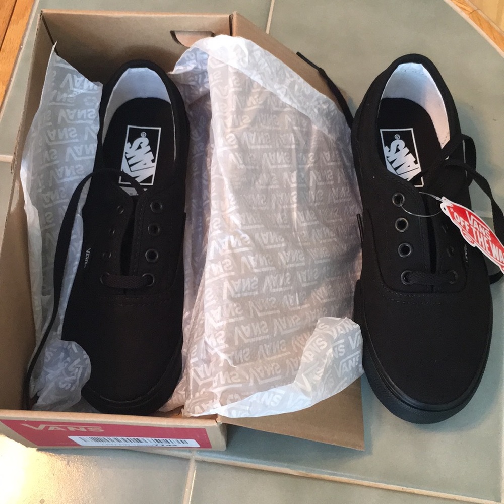 VANS Authentic Lo Pro sneakers. Brand new!